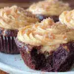 black velvet cupcakes - featured image
