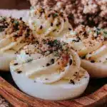 everything bagel seasoning deviled eggs - featured image